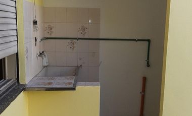 EXCELENTE PROPIEDAD 3 AMB  CON COCHERA Y PILETA EN LOTE PROPIO