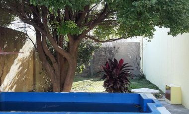 EXCELENTE PROPIEDAD 3 AMB  CON COCHERA Y PILETA EN LOTE PROPIO