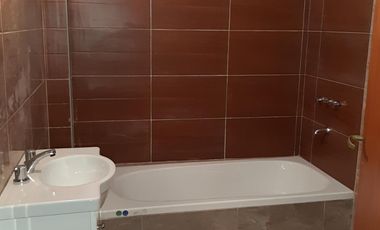 EXCELENTE PROPIEDAD 3 AMB  CON COCHERA Y PILETA EN LOTE PROPIO