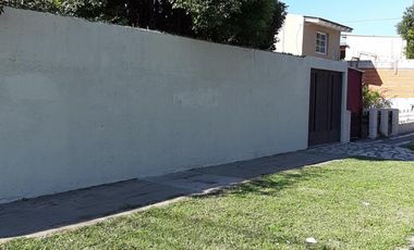 EXCELENTE PROPIEDAD 3 AMB  CON COCHERA Y PILETA EN LOTE PROPIO