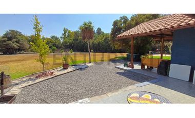 Casa Estilo Chilena  4D y 3B en Parcela en  Batuco