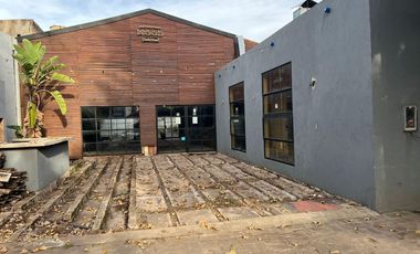 EXCELENTE LOCAL EN VENTA DE 433 MTS, EN EL BAJO DE SAN ISIDRO , CUB:  314 MTS, FRENTE: 15.60 X 31MTS
