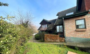 Amplia casa en excelente condominio