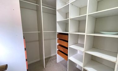 Amplia casa en excelente condominio