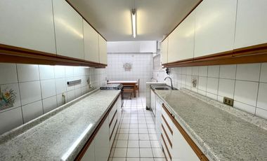 Amplia casa en excelente condominio