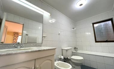 Amplia casa en excelente condominio