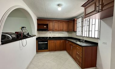 casa en arriendo en mesa. Cod A777090