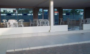 En venda linda Hostería en Tonsupa, a dos cuadras de la playa