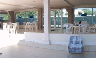 En venda linda Hostería en Tonsupa, a dos cuadras de la playa