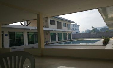 En venda linda Hostería en Tonsupa, a dos cuadras de la playa