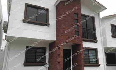 Casa de Alquiler en Urb. Napoli- Via Salitre