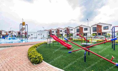 Casa de Alquiler en Urb. Napoli- Via Salitre