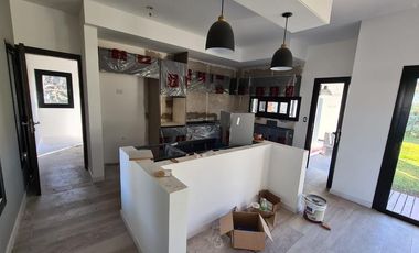 EN VENTA - CASA 3 DORMITORIOS A ESTRENAR - LA BAHÍA, PUEBLO ESTHER
