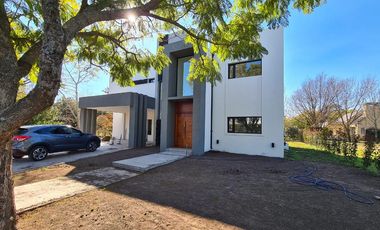 EN VENTA - CASA 3 DORMITORIOS A ESTRENAR - LA BAHÍA, PUEBLO ESTHER