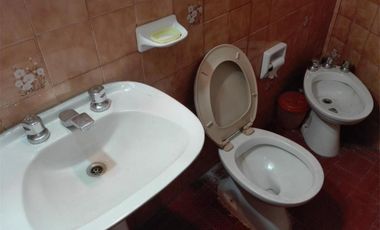 Barbaro Vende vivienda multifamiliar con local  en San Martin se escuchan ofertas