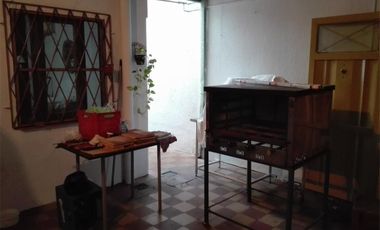 Barbaro Vende vivienda multifamiliar con local  en San Martin se escuchan ofertas