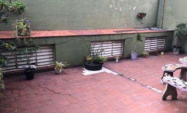 EXCELENTE DEPARTAMENTO 3 AMBIENTES CON AMPLIO PATIO EN PLANTA BAJA, SOBRE BOULEVAR RIESTRA - VILLA LUGANO