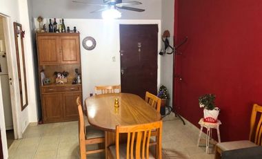 EXCELENTE DEPARTAMENTO 3 AMBIENTES CON AMPLIO PATIO EN PLANTA BAJA, SOBRE BOULEVAR RIESTRA - VILLA LUGANO