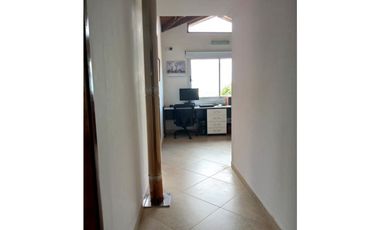 VENTA / CHALET DE CUATRO AMBIENTES / SIERRA DE LOS PADRES