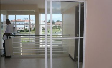 Venta: Espectacular Townhouse en Decameron Resort