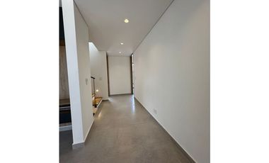 HERMOSA CASA PARA ESTRENAR EN RIONEGRO, SECTOR BARRO BLANCO