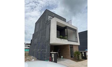 HERMOSA CASA PARA ESTRENAR EN RIONEGRO, SECTOR BARRO BLANCO