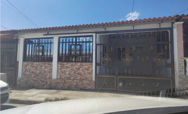 CASA EN CUMBRES DEL NORTE CERCA DEL SUPER EXTRA EL LAGO