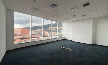 oficina en arriendo en santa barbara-usaquén. Cod A52058