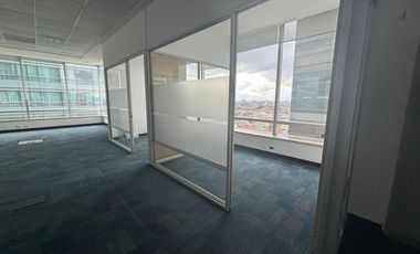 oficina en arriendo en santa barbara-usaquén. Cod A52058