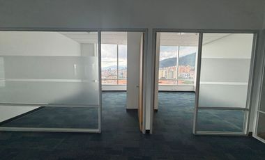 oficina en arriendo en santa barbara-usaquén. Cod A52058
