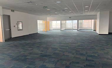 oficina en arriendo en santa barbara-usaquén. Cod A52058