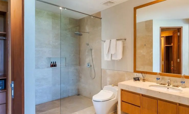 FIVE-BEDROOM VILLA WITH STUNNING OCEAN VIEWS IN PANDAWA BEACH KUTUH