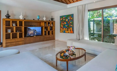 FIVE-BEDROOM VILLA WITH STUNNING OCEAN VIEWS IN PANDAWA BEACH KUTUH