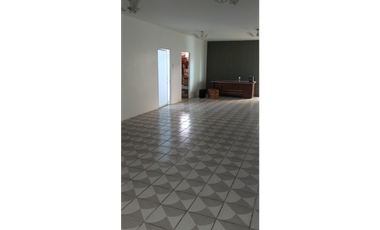 Edificio rentero en avenida principal 4 de Noviembre Manta