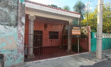 Casa en venta de dos plantas tres recamaras en calle principal de Merida Yucatan