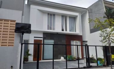 Rumah Cantik Manyar Tirtoasri Surabaya Timur dkt Tompotika Klampis Kartika