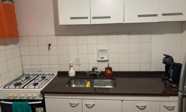 Casa en Barrio Naval de 4 amb. con cochera y patio