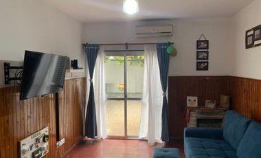 Casa en Barrio Naval de 4 amb. con cochera y patio