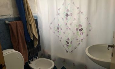 Casa en Barrio Naval de 4 amb. con cochera y patio