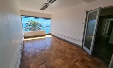 Oficina primera vista al mar, 3 privados,2 baños