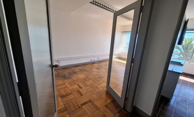 Oficina primera vista al mar, 3 privados,2 baños