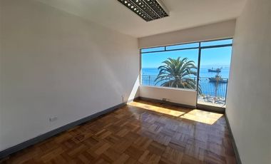 Oficina primera vista al mar, 3 privados,2 baños