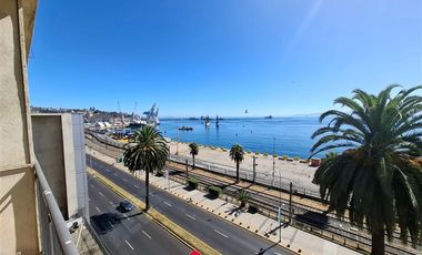 Oficina primera vista al mar, 3 privados,2 baños