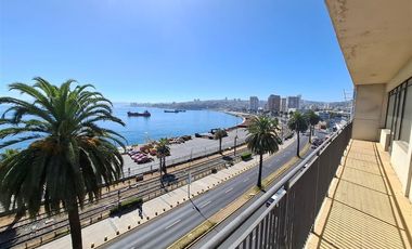 Oficina primera vista al mar, 3 privados,2 baños