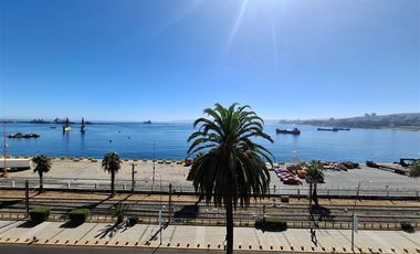 Oficina primera vista al mar, 3 privados,2 baños