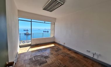 Oficina primera vista al mar, 3 privados,2 baños