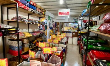 Casa de 3 AMBIENTES con local ubicada a 700 metros de la Avenida Tomás Espora.