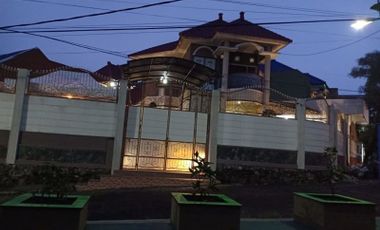 Rumah Mewah Hook 2 Lantai Siap Huni Murah Strategis SHM IMB di Perumahan Elite Malang