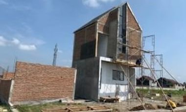 Rumah tengah kota solo ada kolam renang free biaya shm