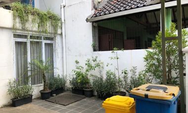 DIJUAL RUMAH BERSIH MASIH KOKOH ( Siap Huni) DI JL.H.NAIM CIPETE JAKARTA SELATAN